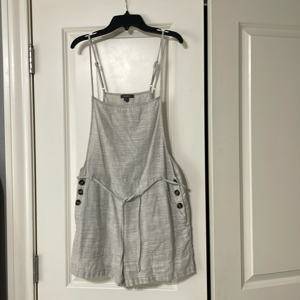 Grey overall-like romper with pockets size L